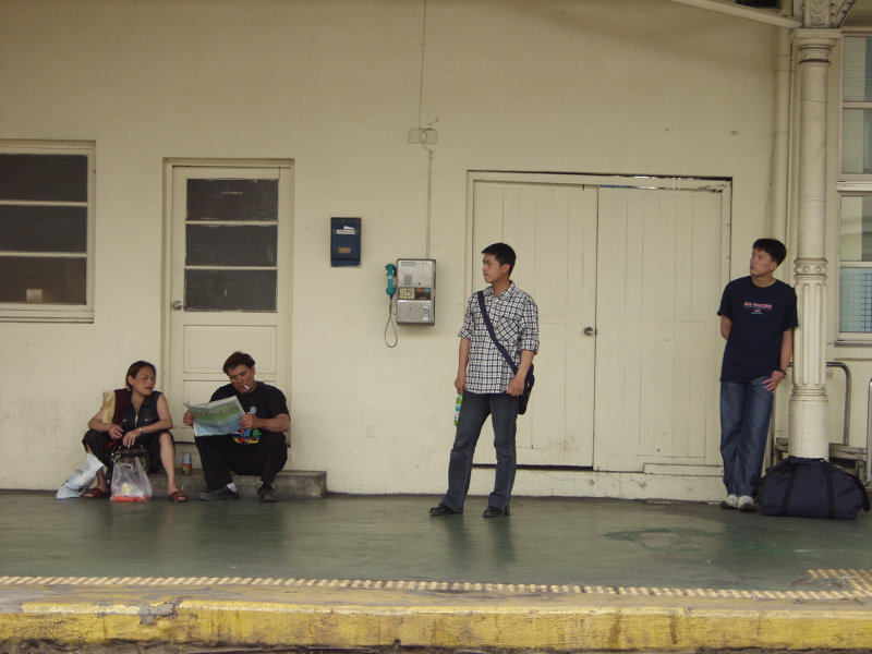 台灣鐵路旅遊攝影台中火車站月台旅客2002年攝影照片112