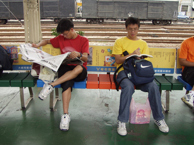 台灣鐵路旅遊攝影台中火車站月台旅客2002年攝影照片116