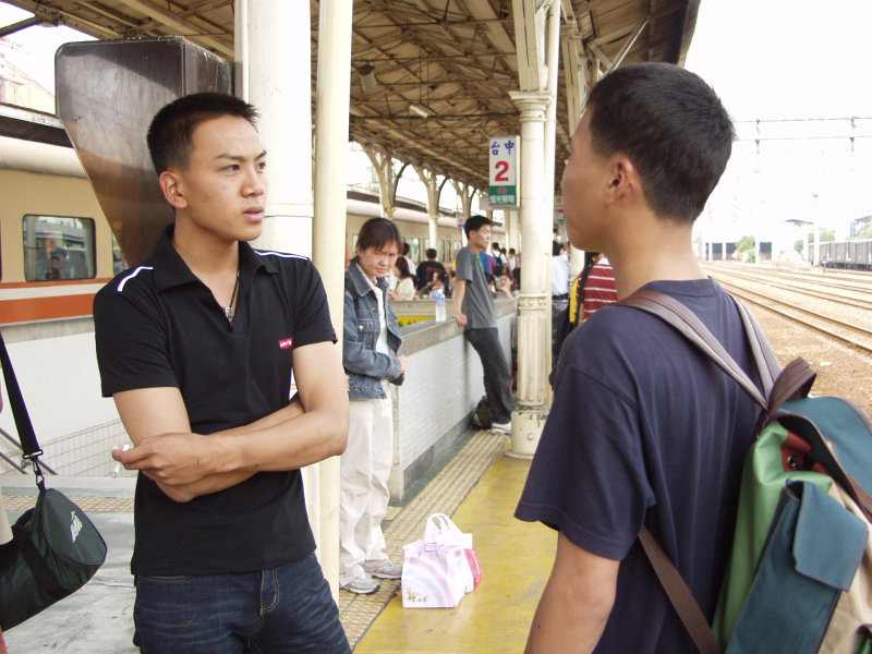 台灣鐵路旅遊攝影台中火車站月台旅客2002年攝影照片123
