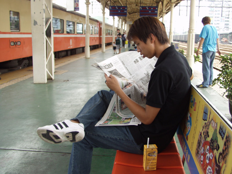台灣鐵路旅遊攝影台中火車站月台旅客2002年攝影照片137