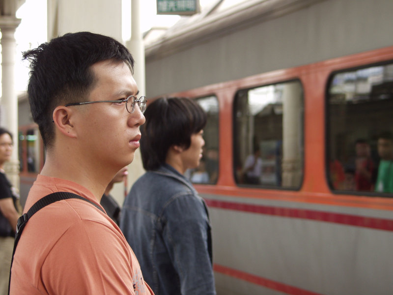 台灣鐵路旅遊攝影台中火車站月台旅客2002年攝影照片141