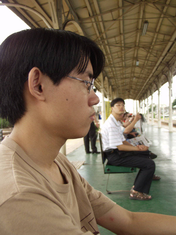 台灣鐵路旅遊攝影台中火車站月台旅客2002年攝影照片149