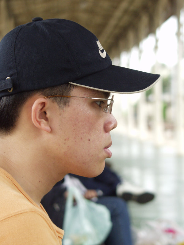 台灣鐵路旅遊攝影台中火車站月台旅客2002年攝影照片161