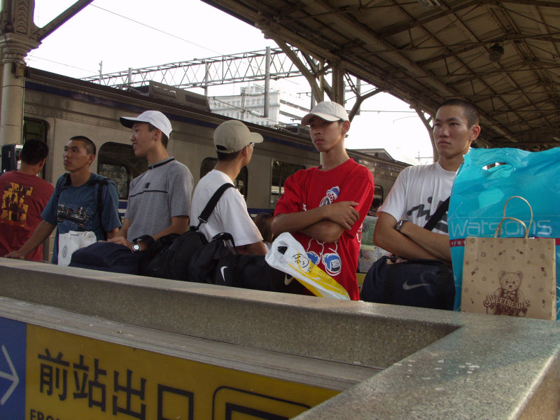 台灣鐵路旅遊攝影台中火車站月台旅客2002年攝影照片166