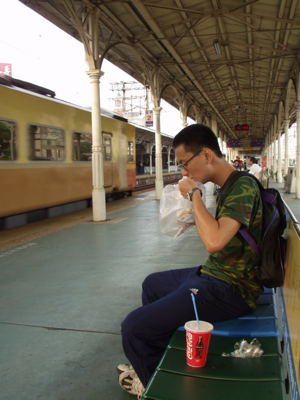 台灣鐵路旅遊攝影台中火車站月台旅客2002年攝影照片168
