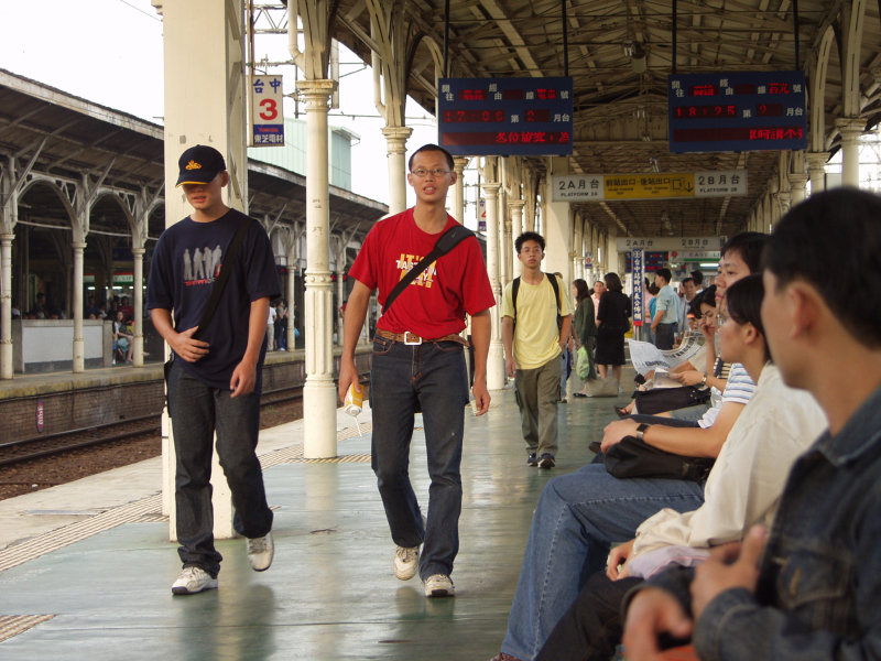 台灣鐵路旅遊攝影台中火車站月台旅客2002年攝影照片169