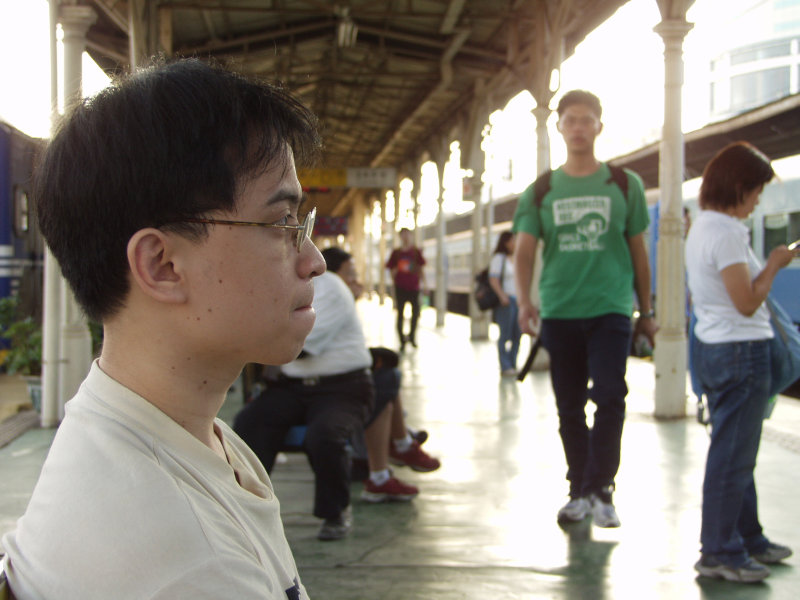 台灣鐵路旅遊攝影台中火車站月台旅客2002年攝影照片179