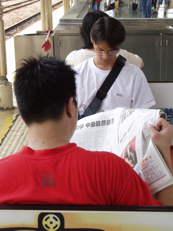 台灣鐵路旅遊攝影台中火車站月台旅客2002年攝影照片183