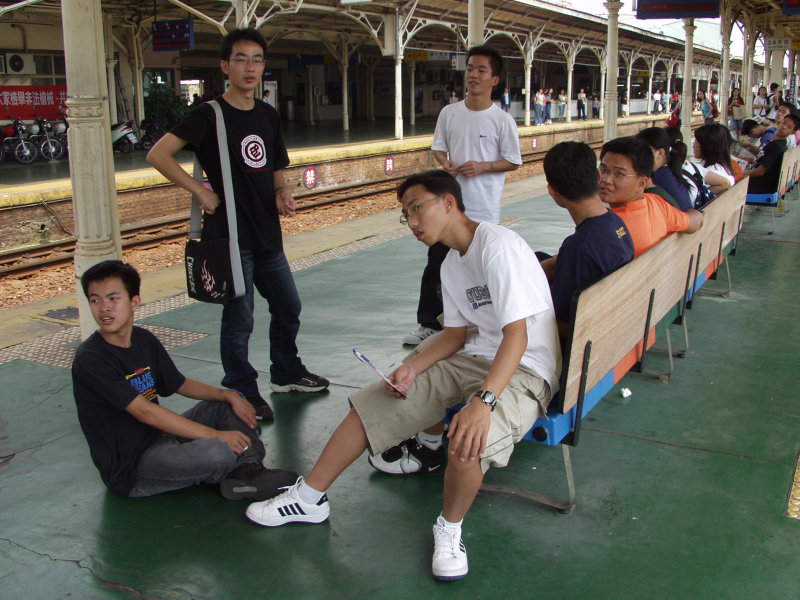 台灣鐵路旅遊攝影台中火車站月台旅客2002年攝影照片186