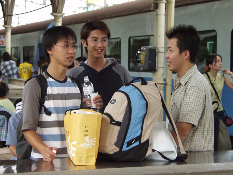 台灣鐵路旅遊攝影台中火車站月台旅客2002年攝影照片188
