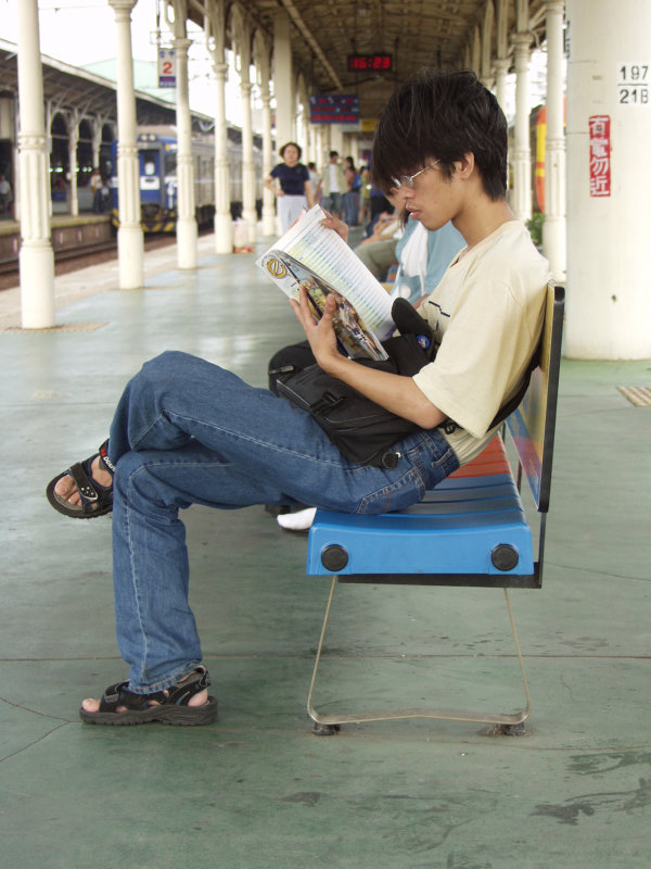 台灣鐵路旅遊攝影台中火車站月台旅客2002年攝影照片190
