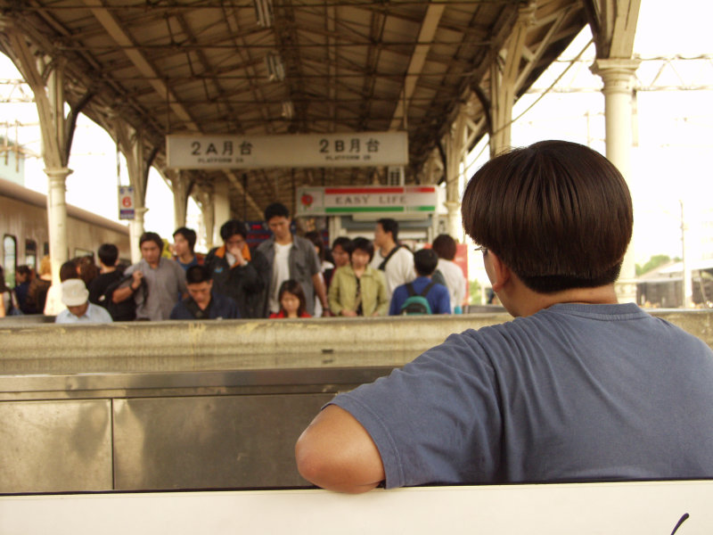 台灣鐵路旅遊攝影台中火車站月台旅客2002年攝影照片198