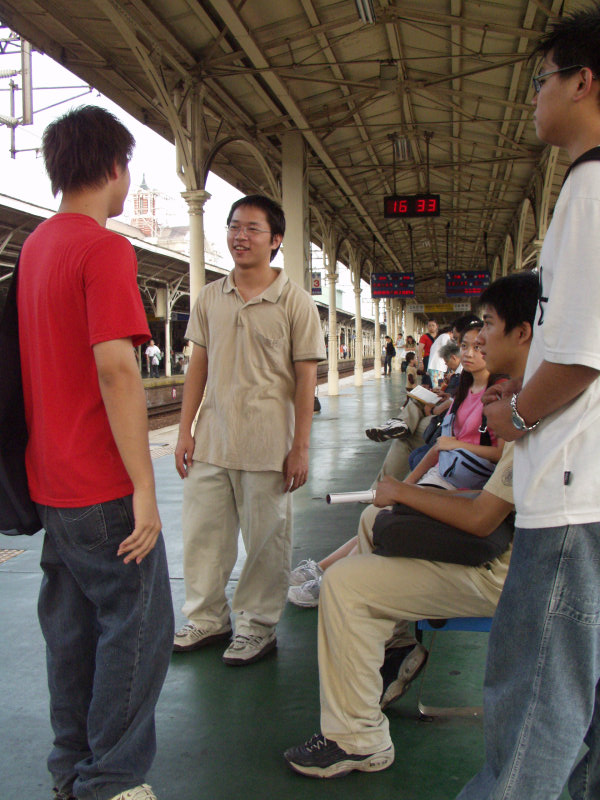 台灣鐵路旅遊攝影台中火車站月台旅客2002年攝影照片200