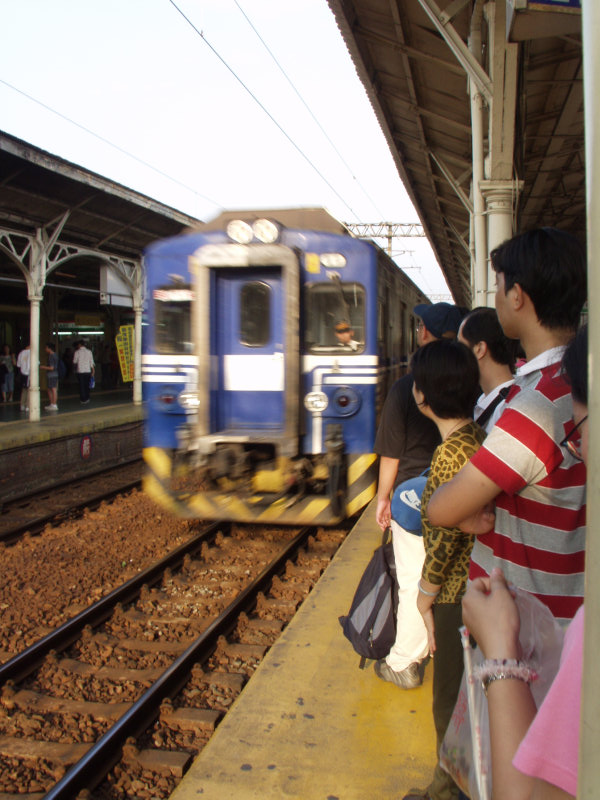 台灣鐵路旅遊攝影台中火車站月台旅客2002年攝影照片203