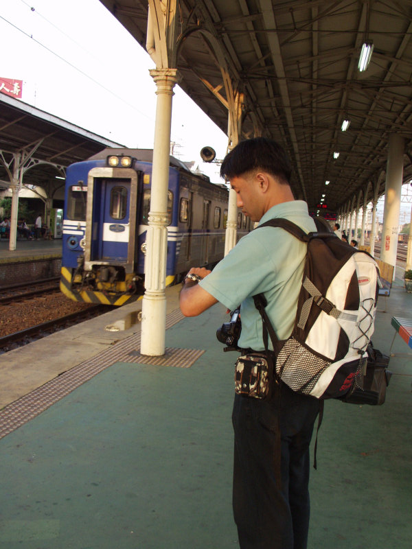 台灣鐵路旅遊攝影台中火車站月台旅客2002年攝影照片209