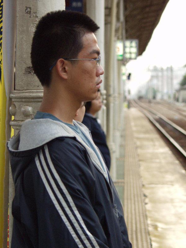 台灣鐵路旅遊攝影台中火車站月台旅客2002年攝影照片215