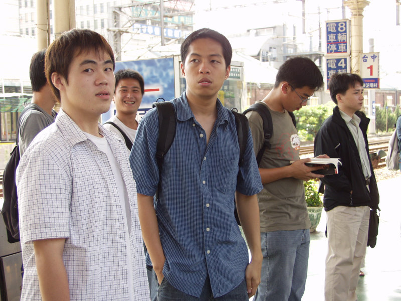 台灣鐵路旅遊攝影台中火車站月台旅客2002年攝影照片218