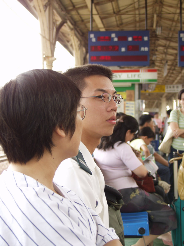 台灣鐵路旅遊攝影台中火車站月台旅客2002年攝影照片227