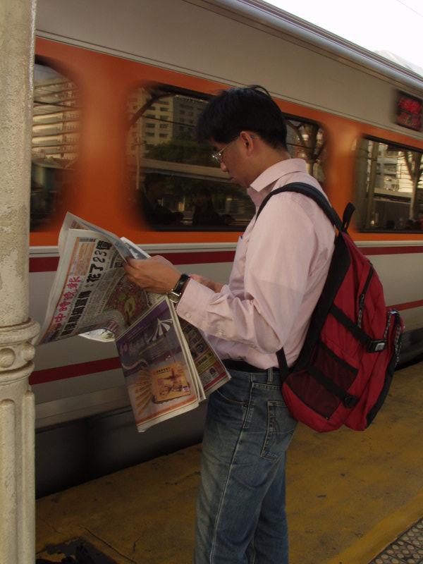 台灣鐵路旅遊攝影台中火車站月台旅客2002年攝影照片233