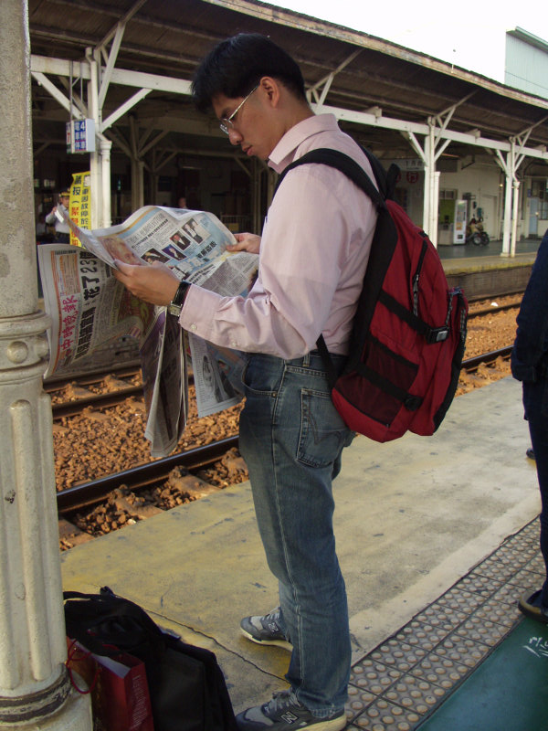 台灣鐵路旅遊攝影台中火車站月台旅客2002年攝影照片234