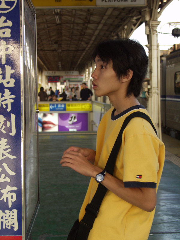 台灣鐵路旅遊攝影台中火車站月台旅客2002年攝影照片237