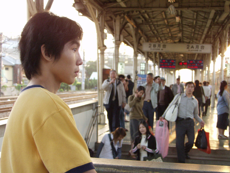 台灣鐵路旅遊攝影台中火車站月台旅客2002年攝影照片242
