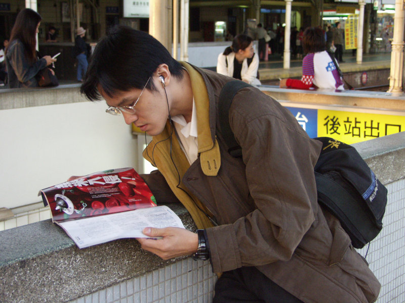 台灣鐵路旅遊攝影台中火車站月台旅客2002年攝影照片243