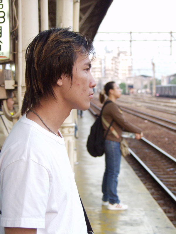 台灣鐵路旅遊攝影台中火車站月台旅客2002年攝影照片245