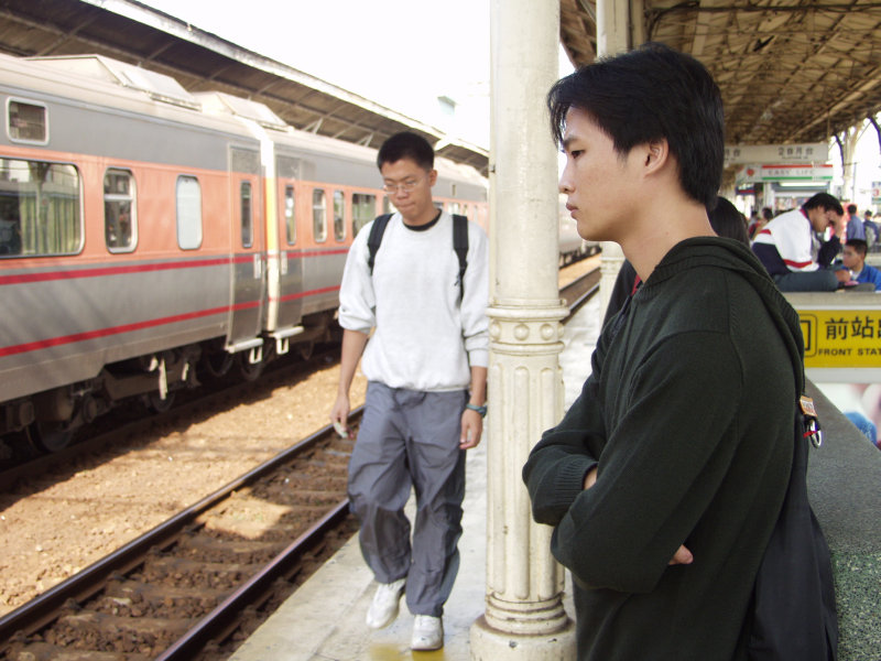 台灣鐵路旅遊攝影台中火車站月台旅客2002年攝影照片254