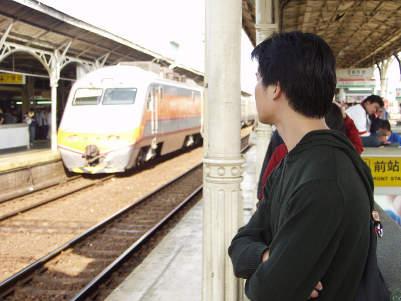 台灣鐵路旅遊攝影台中火車站月台旅客2002年攝影照片255
