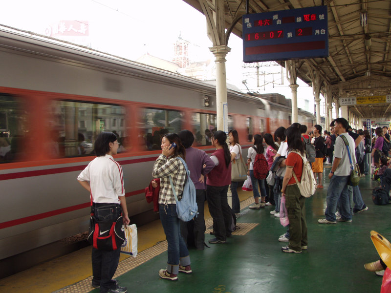 台灣鐵路旅遊攝影台中火車站月台旅客2002年攝影照片259