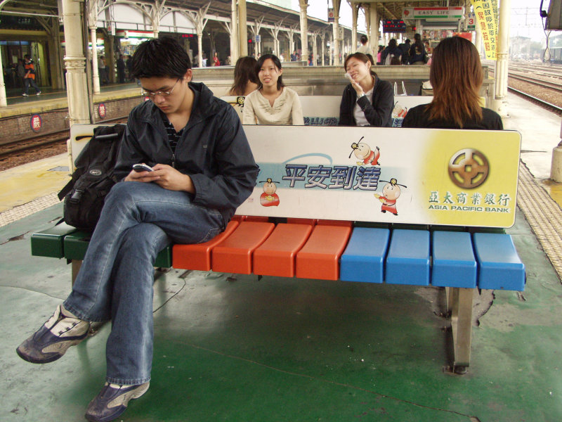 台灣鐵路旅遊攝影台中火車站月台旅客2002年攝影照片261