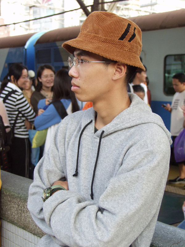 台灣鐵路旅遊攝影台中火車站月台旅客2002年攝影照片269
