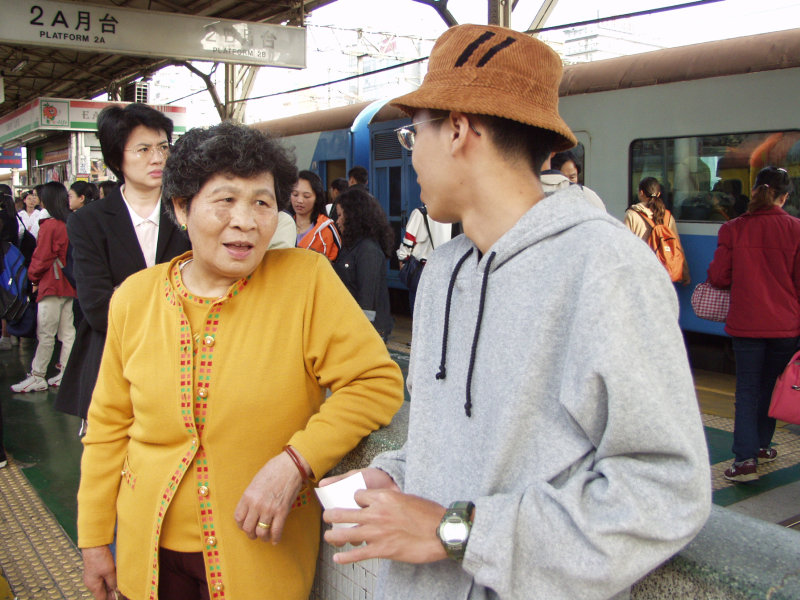 台灣鐵路旅遊攝影台中火車站月台旅客2002年攝影照片270