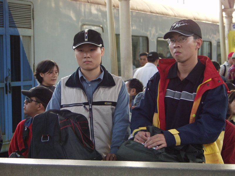 台灣鐵路旅遊攝影台中火車站月台旅客2002年攝影照片272