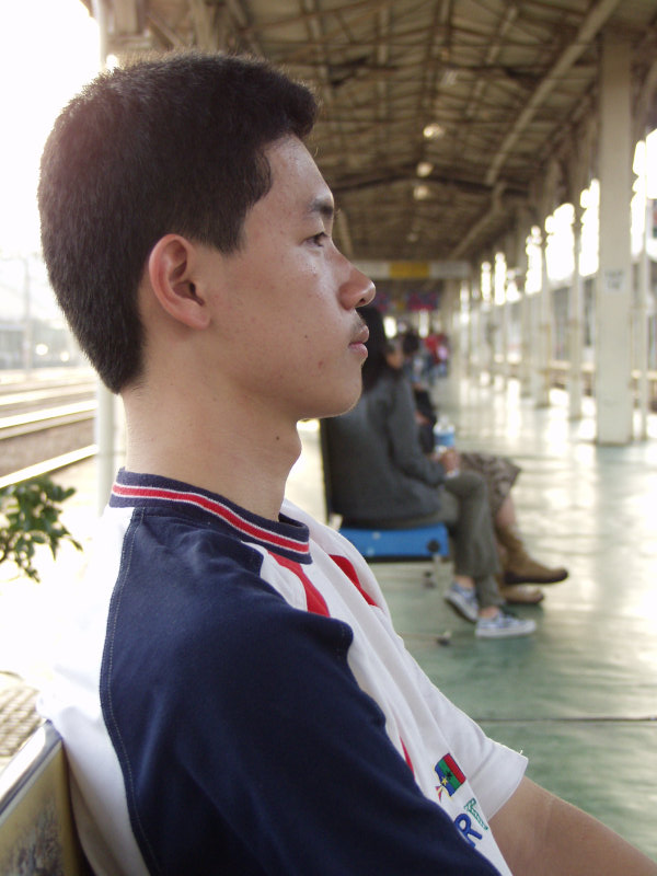 台灣鐵路旅遊攝影台中火車站月台旅客2002年攝影照片279
