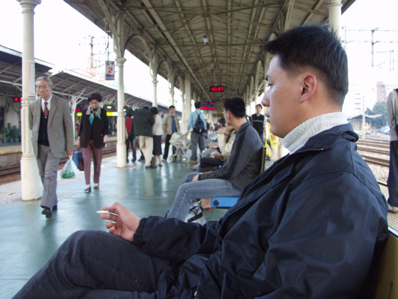 台灣鐵路旅遊攝影台中火車站月台旅客2002年攝影照片280