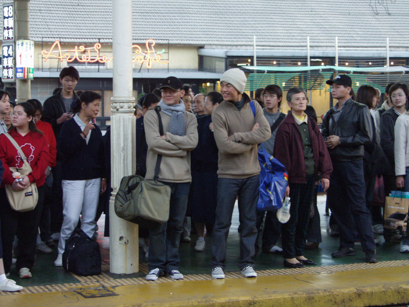 台灣鐵路旅遊攝影台中火車站月台旅客2002年攝影照片287