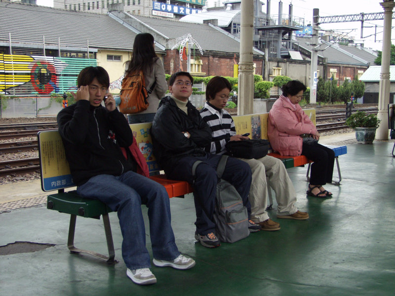 台灣鐵路旅遊攝影台中火車站月台旅客2002年攝影照片295