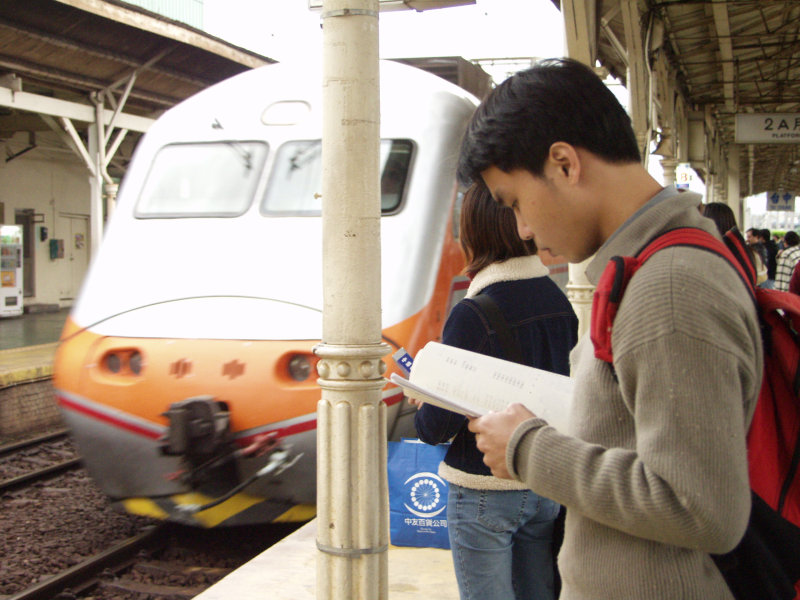 台灣鐵路旅遊攝影台中火車站月台旅客2002年攝影照片298