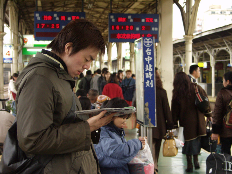 台灣鐵路旅遊攝影台中火車站月台旅客2002年攝影照片299