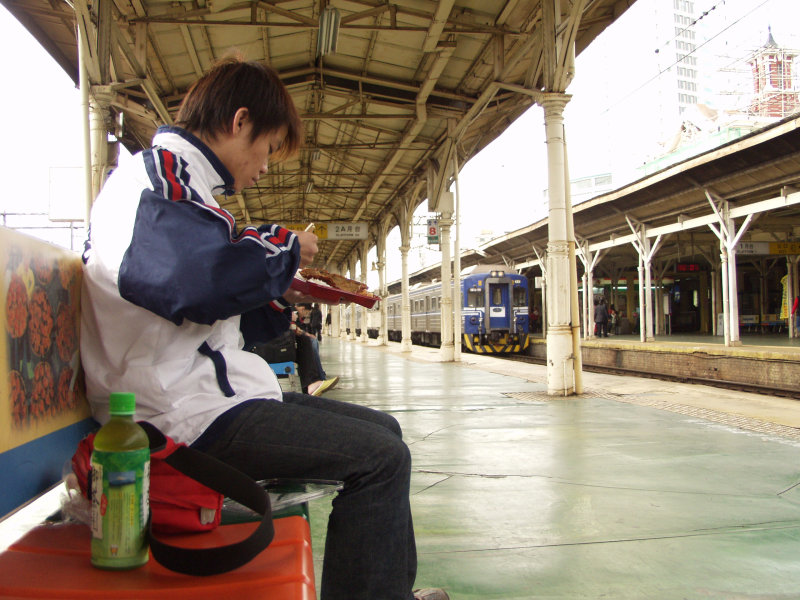 台灣鐵路旅遊攝影台中火車站月台旅客2002年攝影照片302