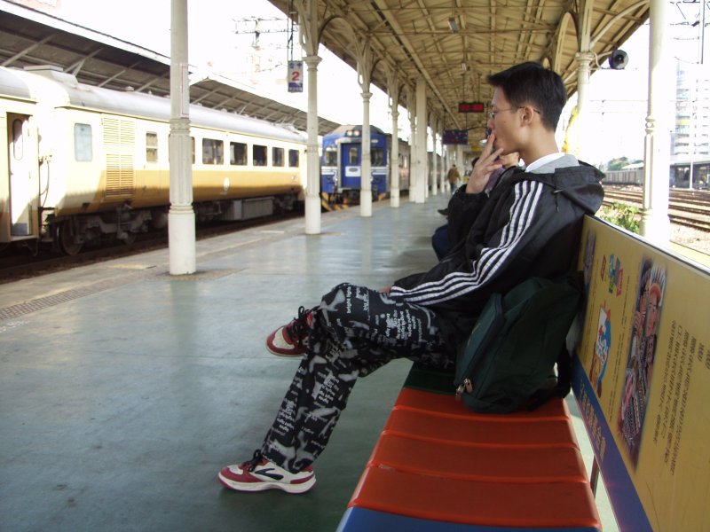 台灣鐵路旅遊攝影台中火車站月台旅客2002年攝影照片313