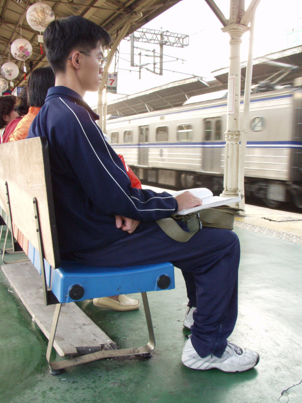 台灣鐵路旅遊攝影台中火車站月台旅客2003年攝影照片26