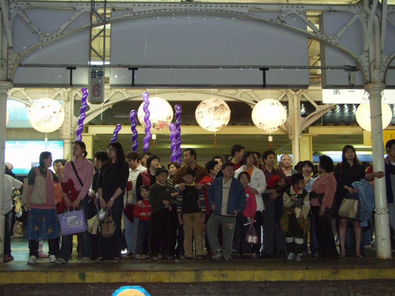 台灣鐵路旅遊攝影台中火車站月台旅客2003年攝影照片38