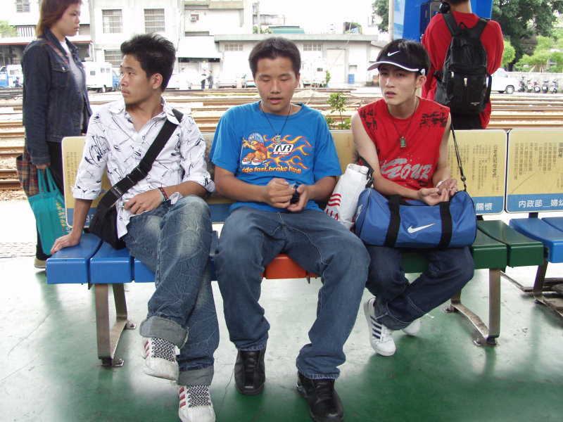 台灣鐵路旅遊攝影台中火車站月台旅客2003年攝影照片110