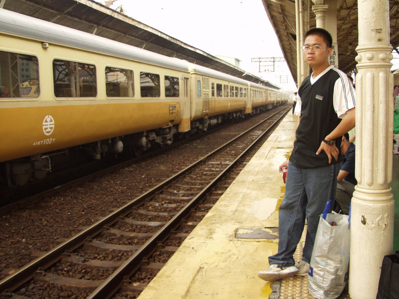 台灣鐵路旅遊攝影台中火車站月台旅客2003年攝影照片162