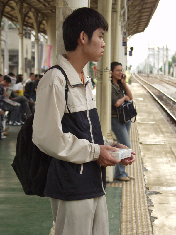 台灣鐵路旅遊攝影台中火車站月台旅客2003年攝影照片200