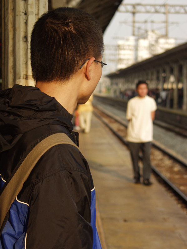 台灣鐵路旅遊攝影台中火車站月台旅客2003年攝影照片240