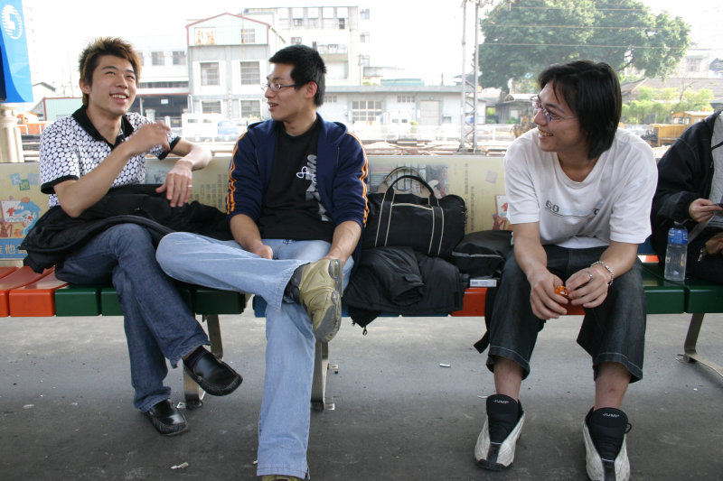 台灣鐵路旅遊攝影台中火車站月台旅客2004年攝影照片13